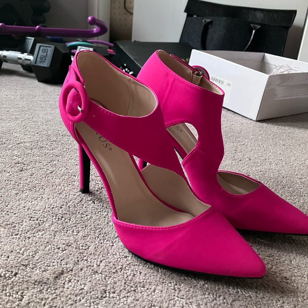 Hot pink heels size 10 never been worn